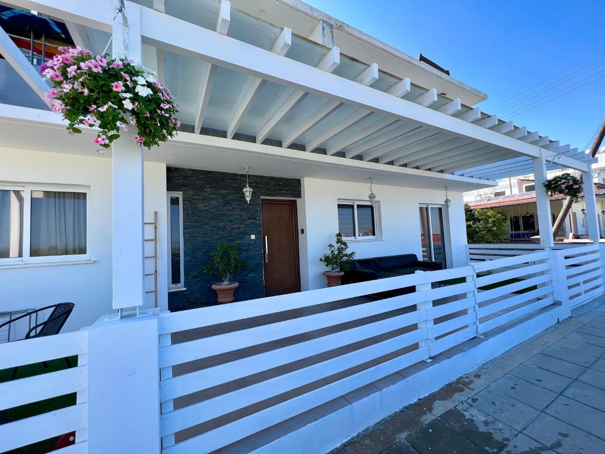 Fat Cow Apartments Larnaca Eksteriør billede